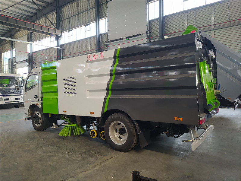 東風(fēng)大多利卡洗掃車(chē)